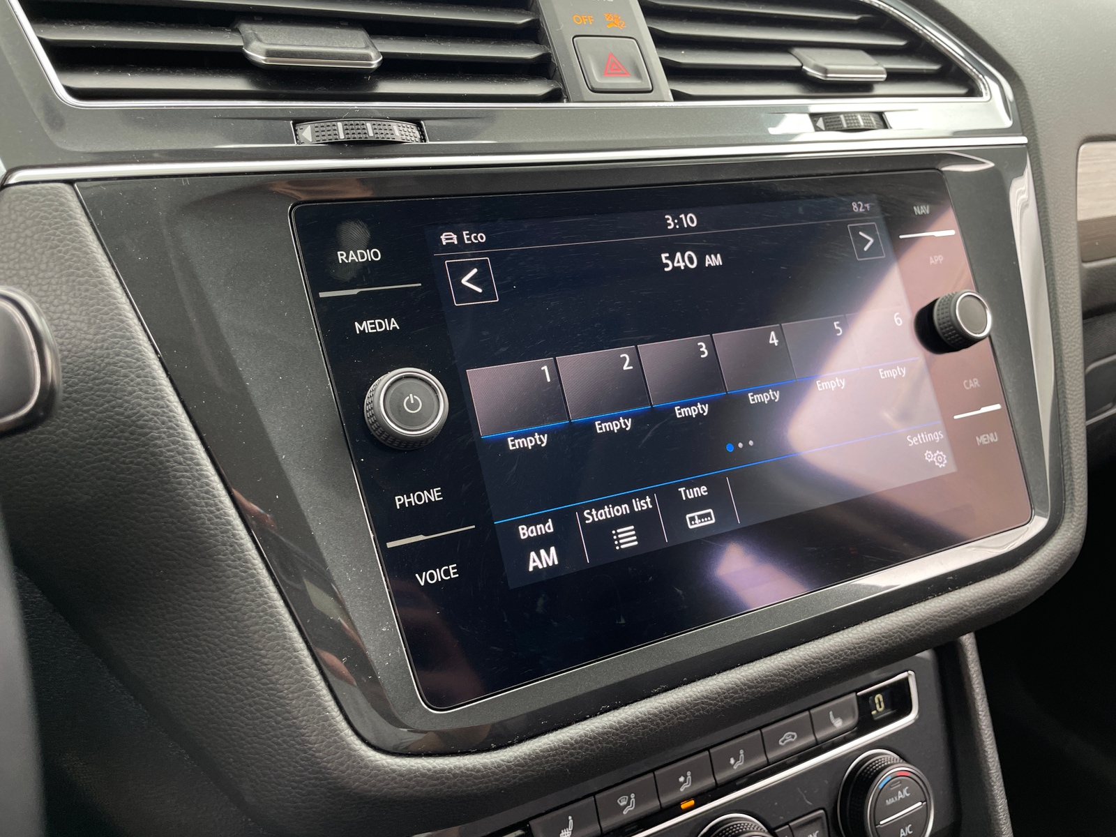 Thumbnail: 2019 Volkswagen Tiguan - 3