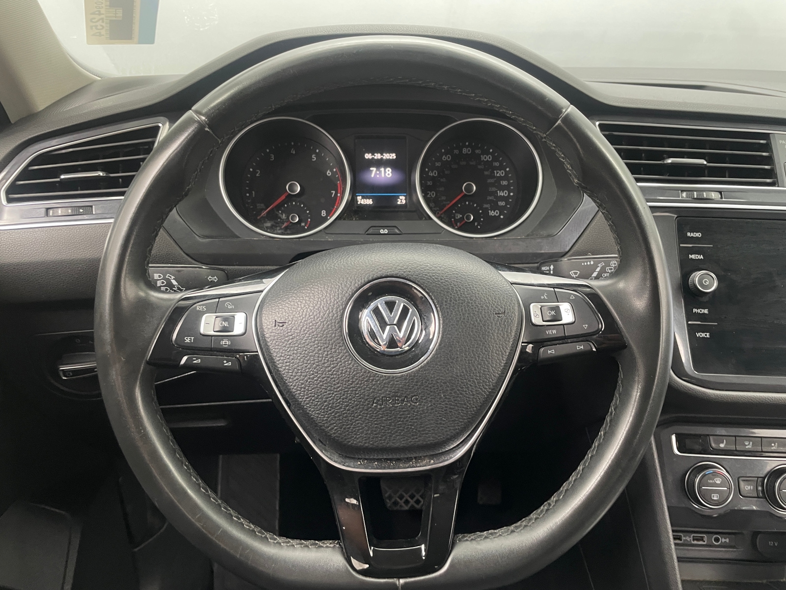 Thumbnail: 2020 Volkswagen Tiguan - 5