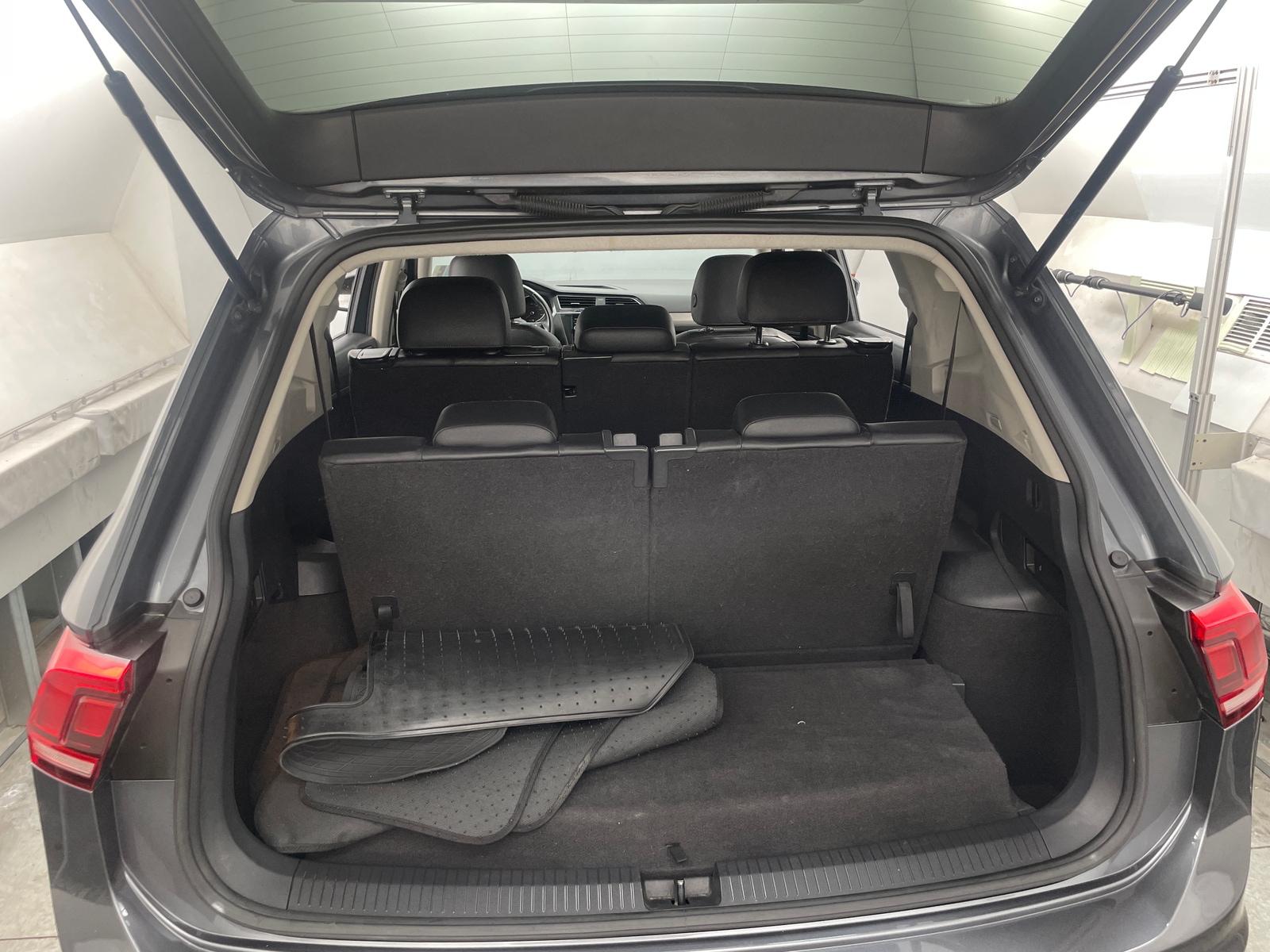 Thumbnail: 2020 Volkswagen Tiguan - 7