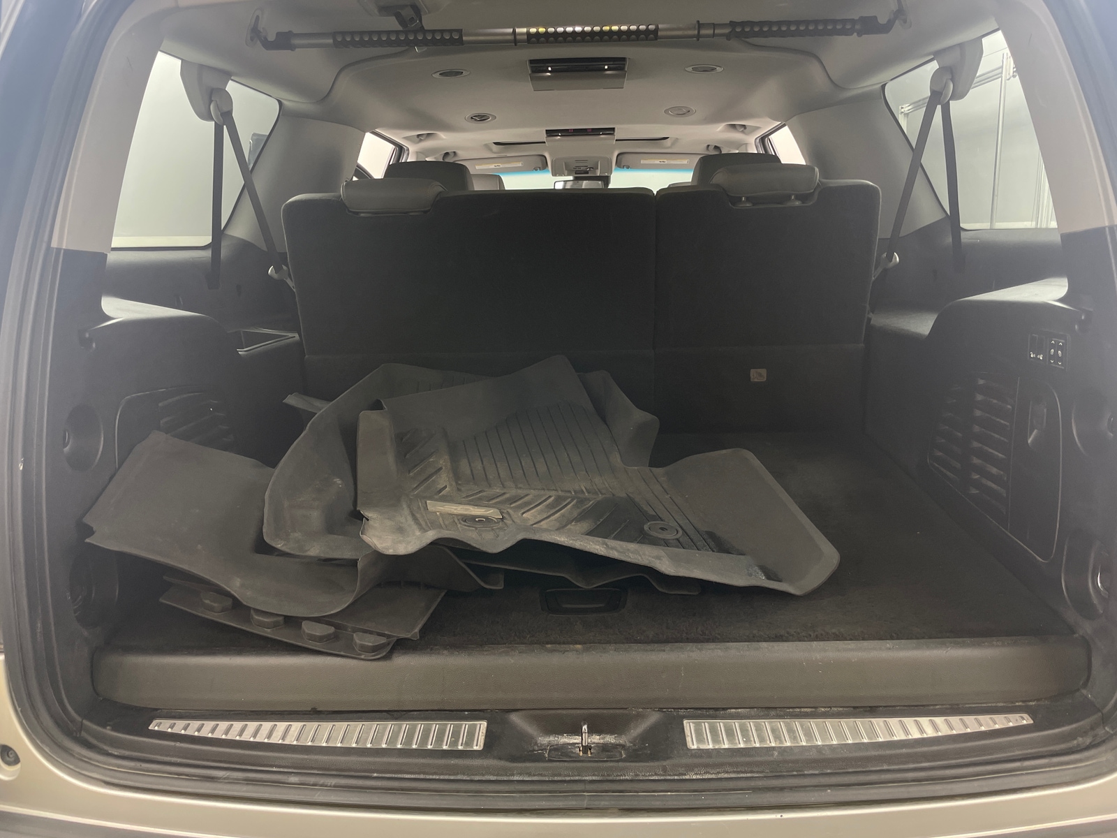 Thumbnail: 2019 Chevrolet Suburban - 7