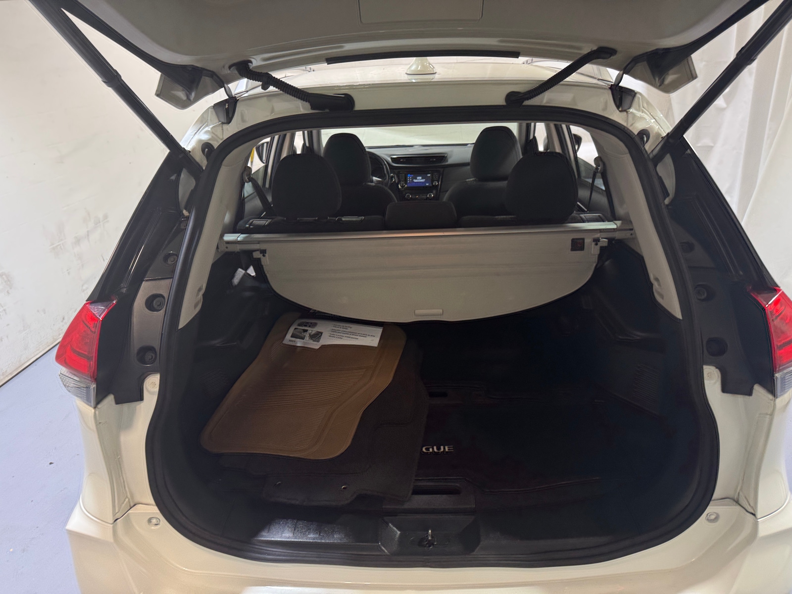 Thumbnail: 2017 Nissan Rogue - 7
