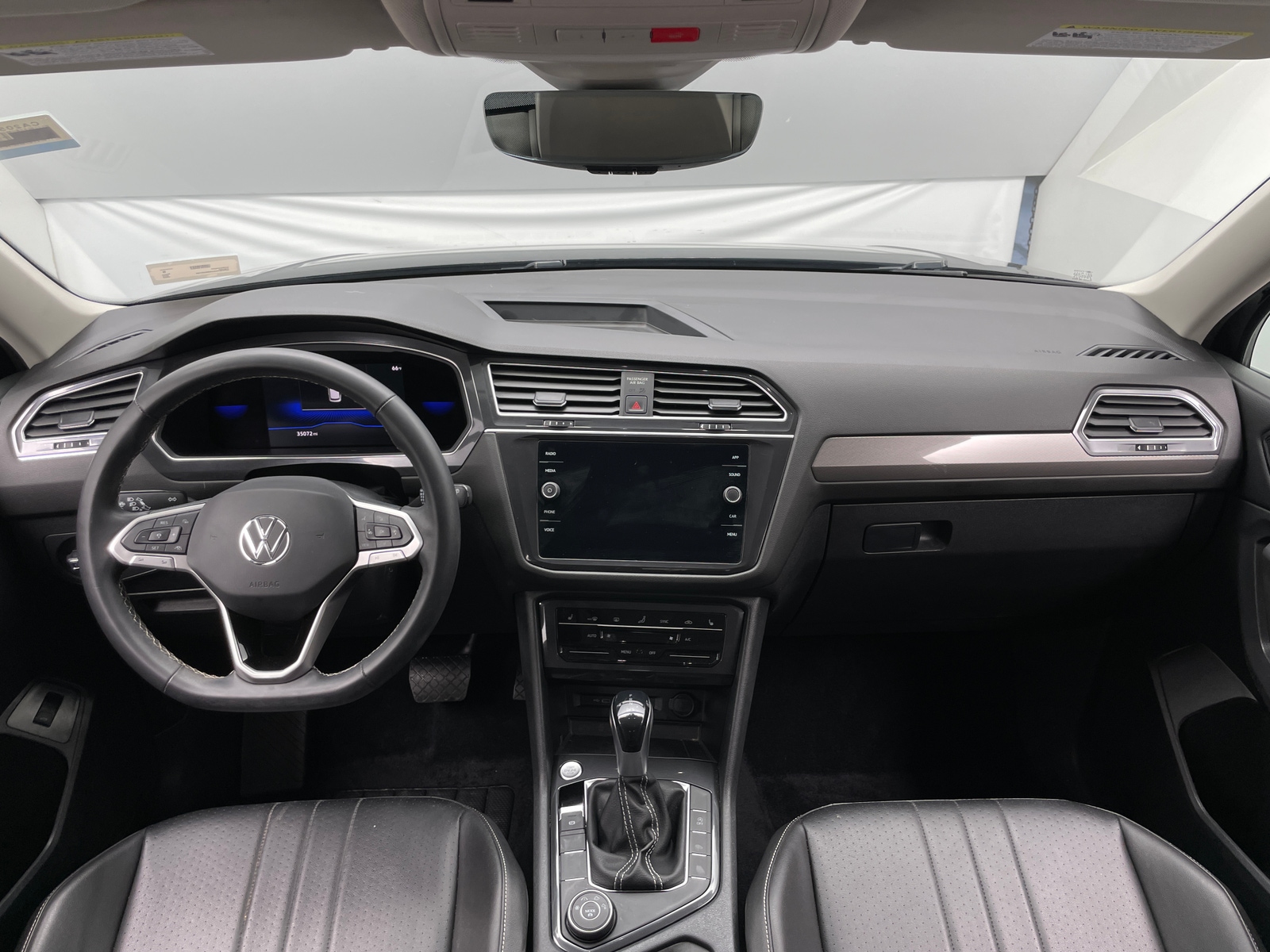 Thumbnail: 2022 Volkswagen Tiguan - 2