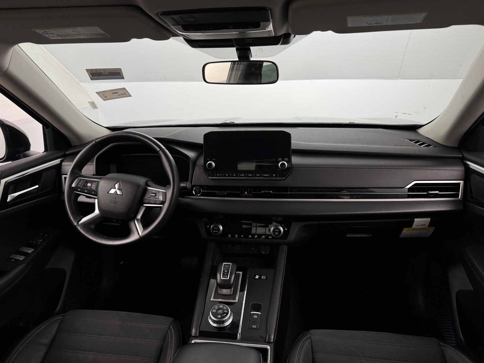 Thumbnail: 2023 Mitsubishi Outlander - 2