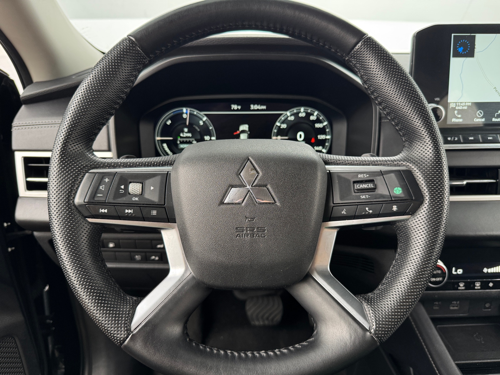 Thumbnail: 2023 Mitsubishi Outlander - 4