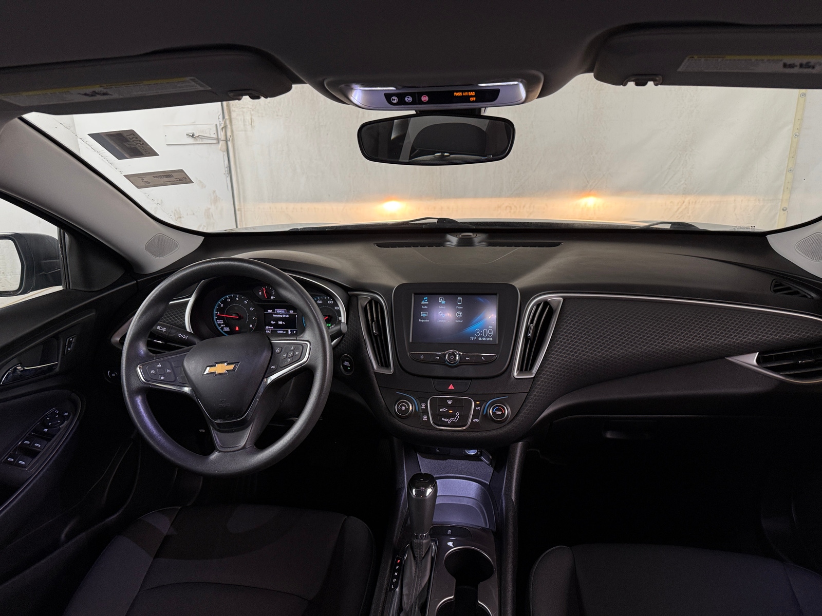Thumbnail: 2018 Chevrolet Malibu - 3
