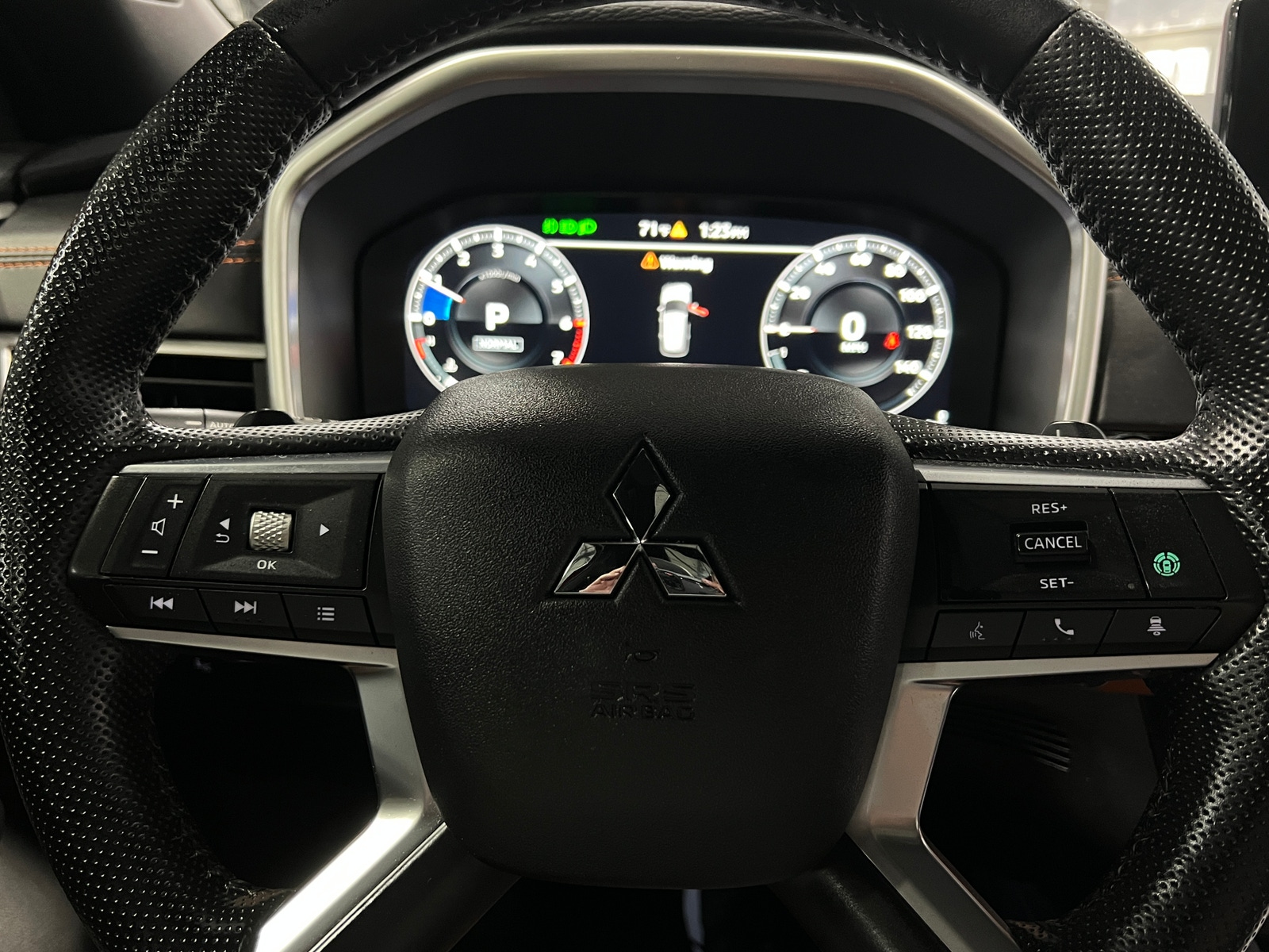 Thumbnail: 2022 Mitsubishi Outlander - 4