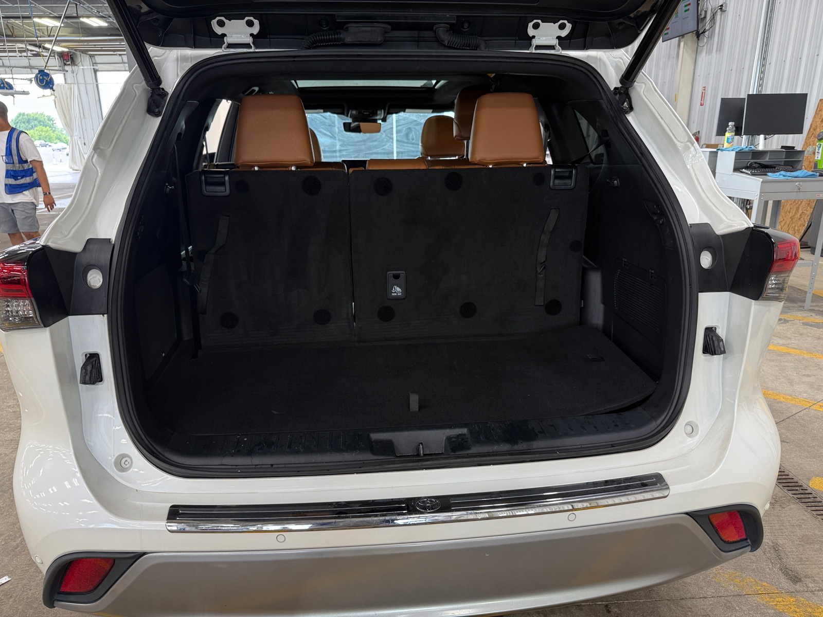 Thumbnail: 2021 Toyota Highlander - 6