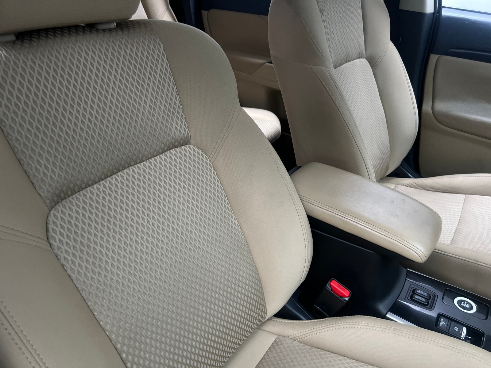 Thumbnail: 2020 Mitsubishi Outlander - 2