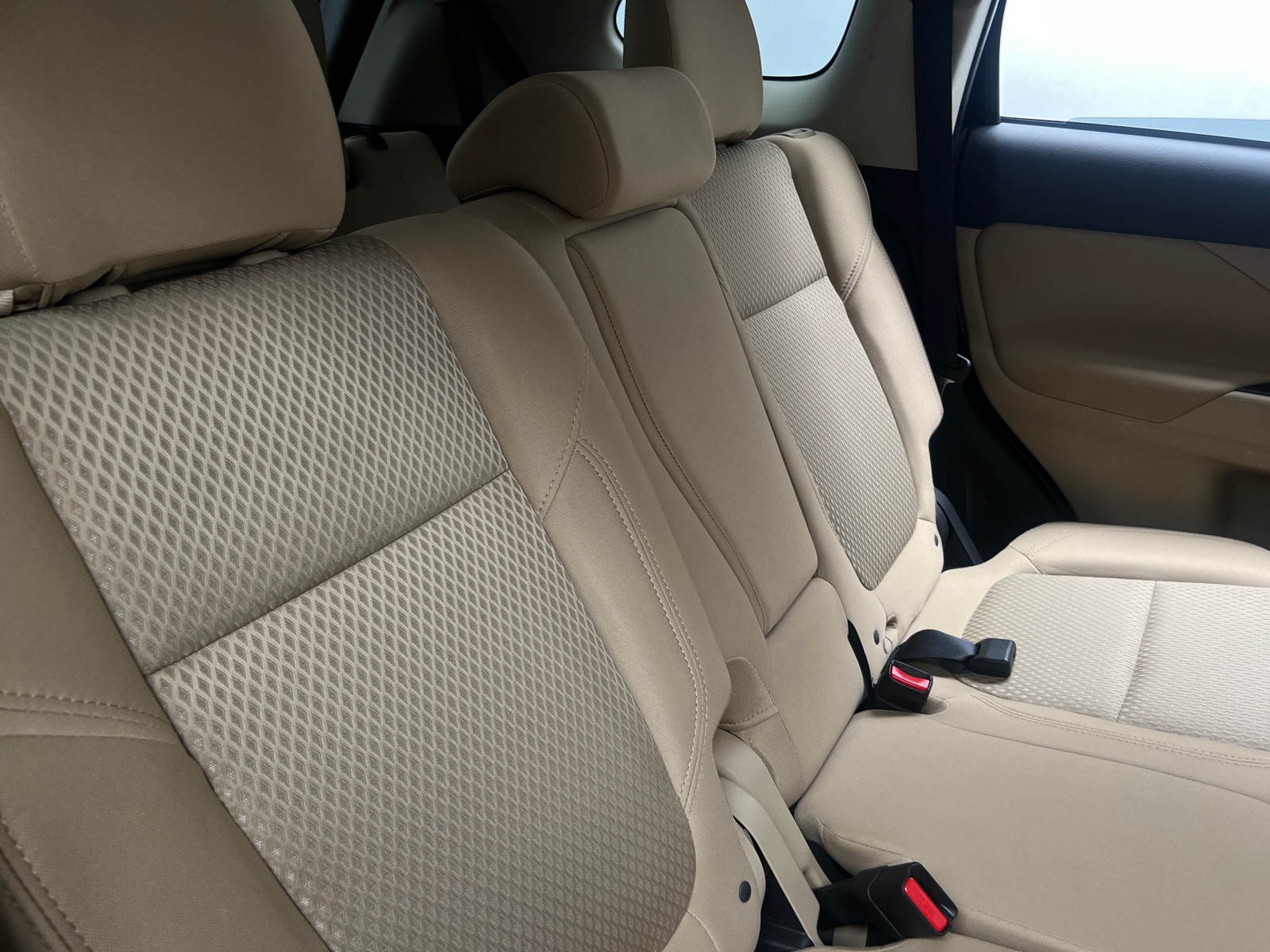 Thumbnail: 2020 Mitsubishi Outlander - 6