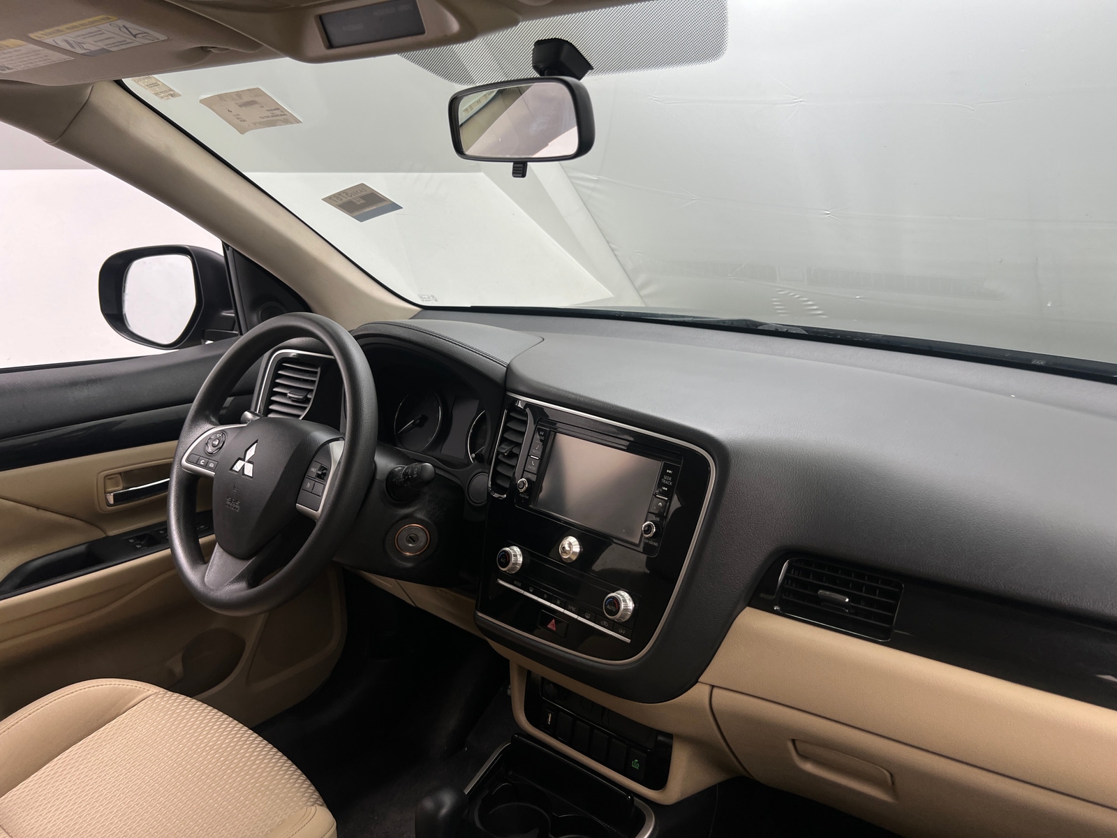 Thumbnail: 2020 Mitsubishi Outlander - 3