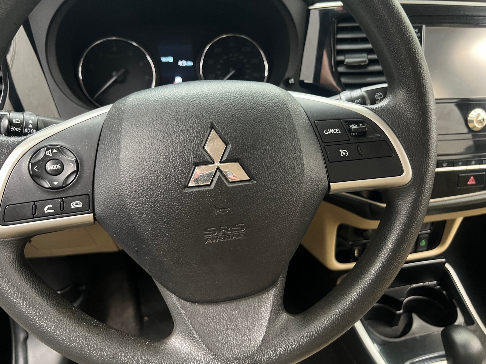 Thumbnail: 2020 Mitsubishi Outlander - 5