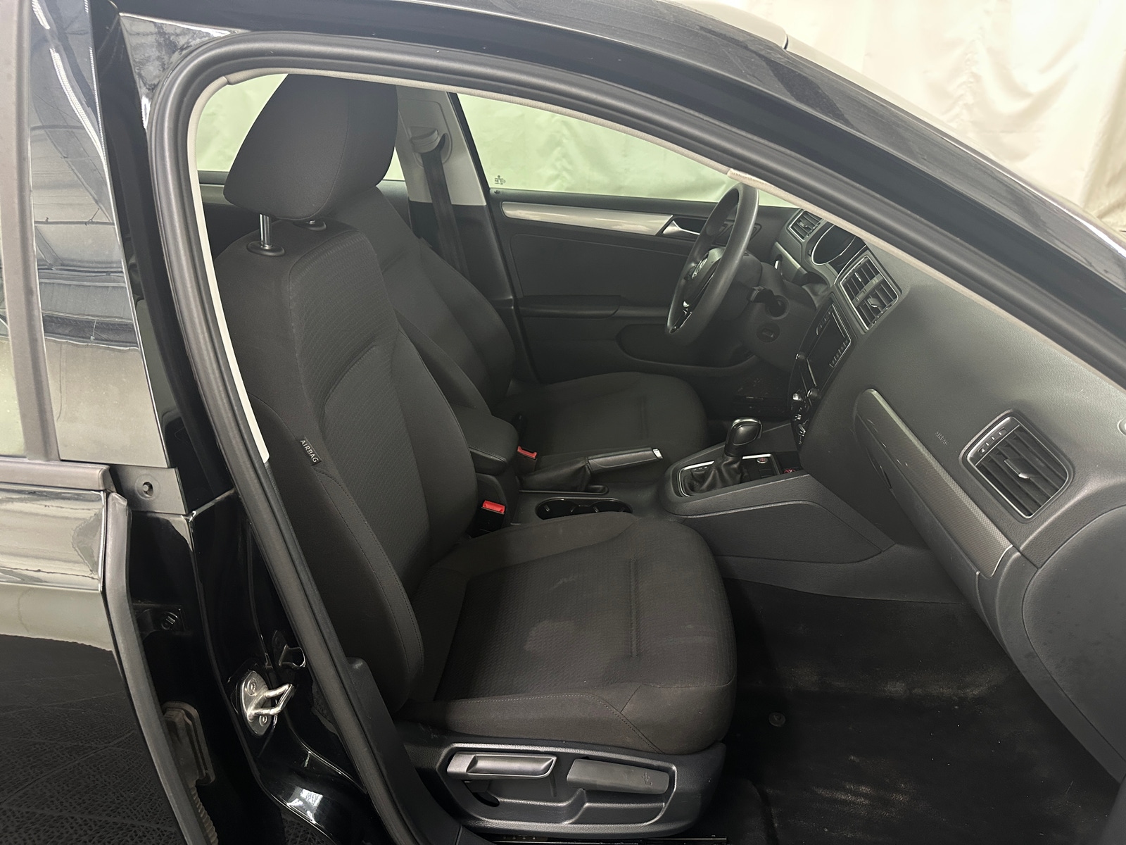 Thumbnail: 2016 Volkswagen Jetta - 2