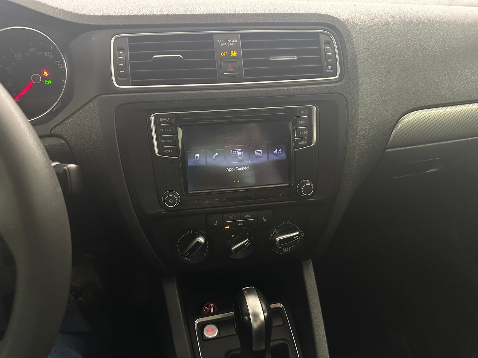 Thumbnail: 2016 Volkswagen Jetta - 4