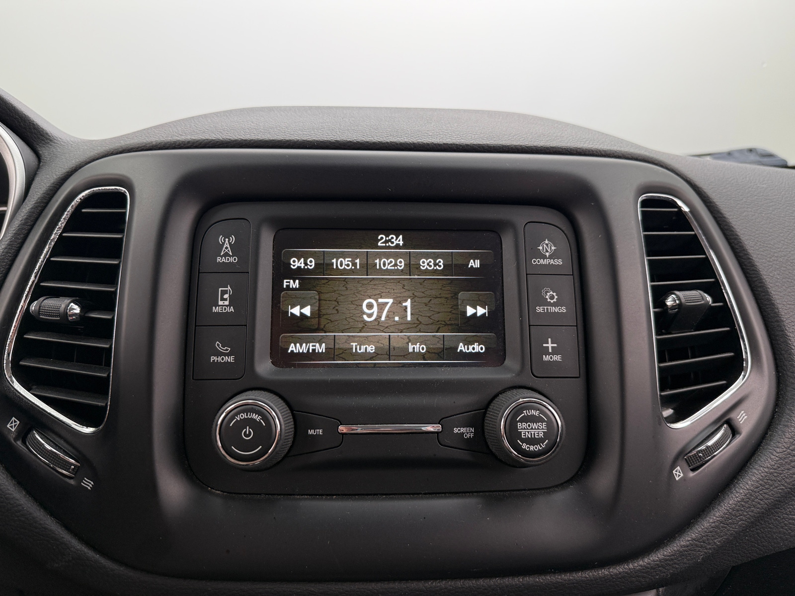 Thumbnail: 2018 Jeep Compass - 4