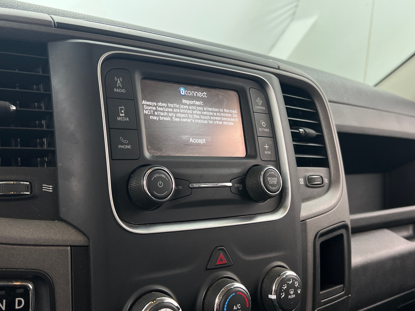 Thumbnail: 2022 RAM 1500 Classic - 3