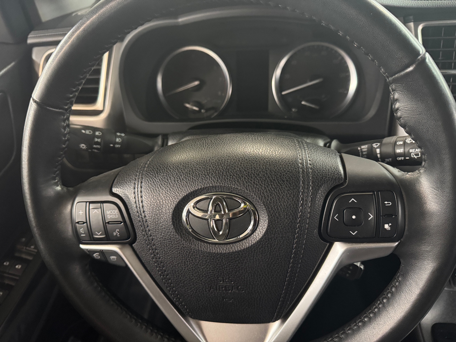 Thumbnail: 2015 Toyota Highlander - 4