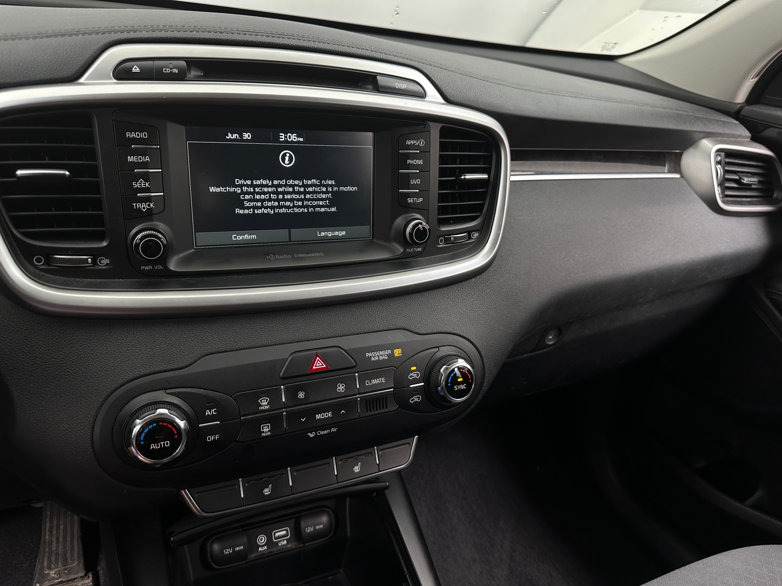 Thumbnail: 2017 Kia Sorento - 4