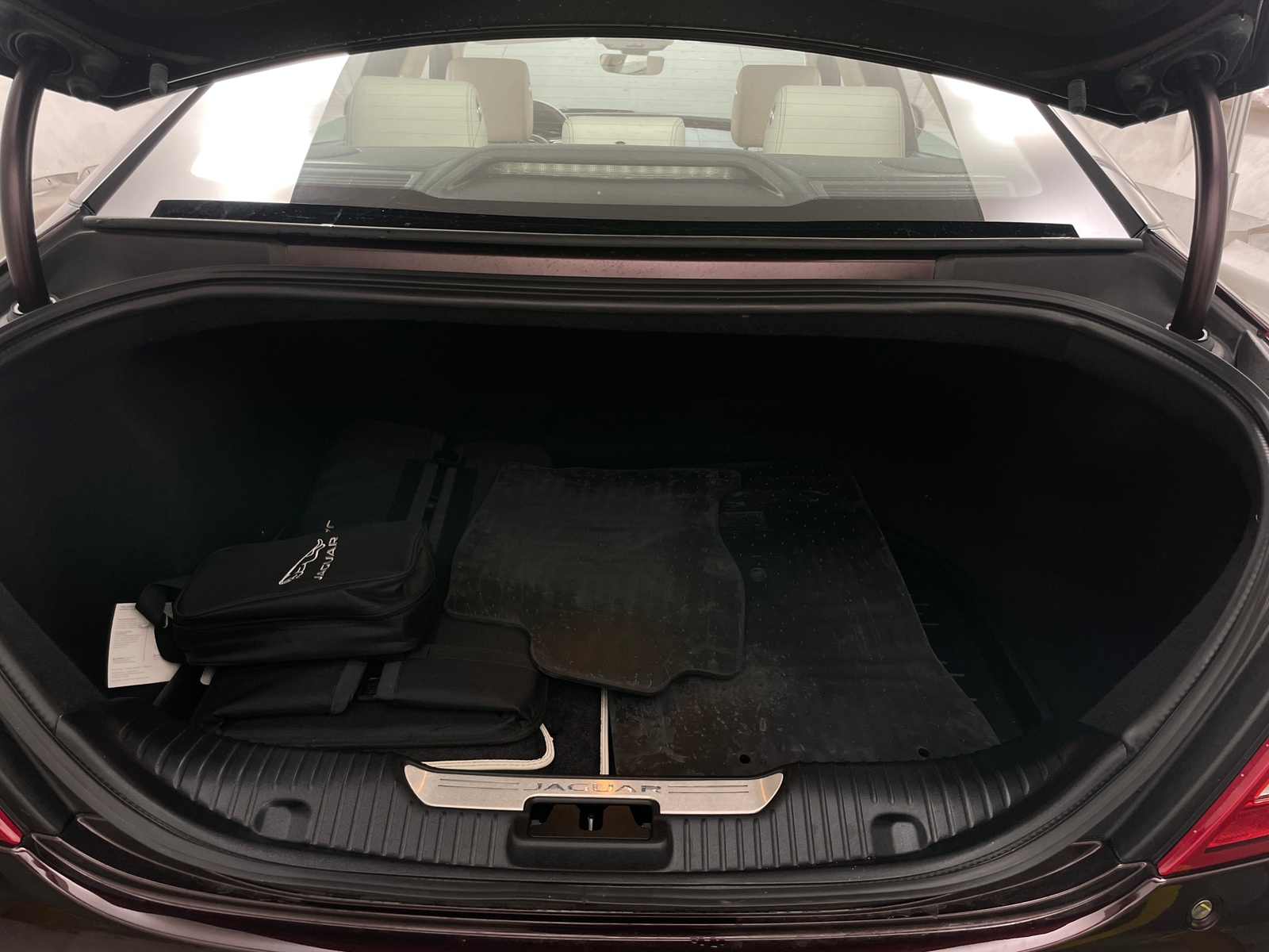 Thumbnail: 2019 Jaguar XJ - 6