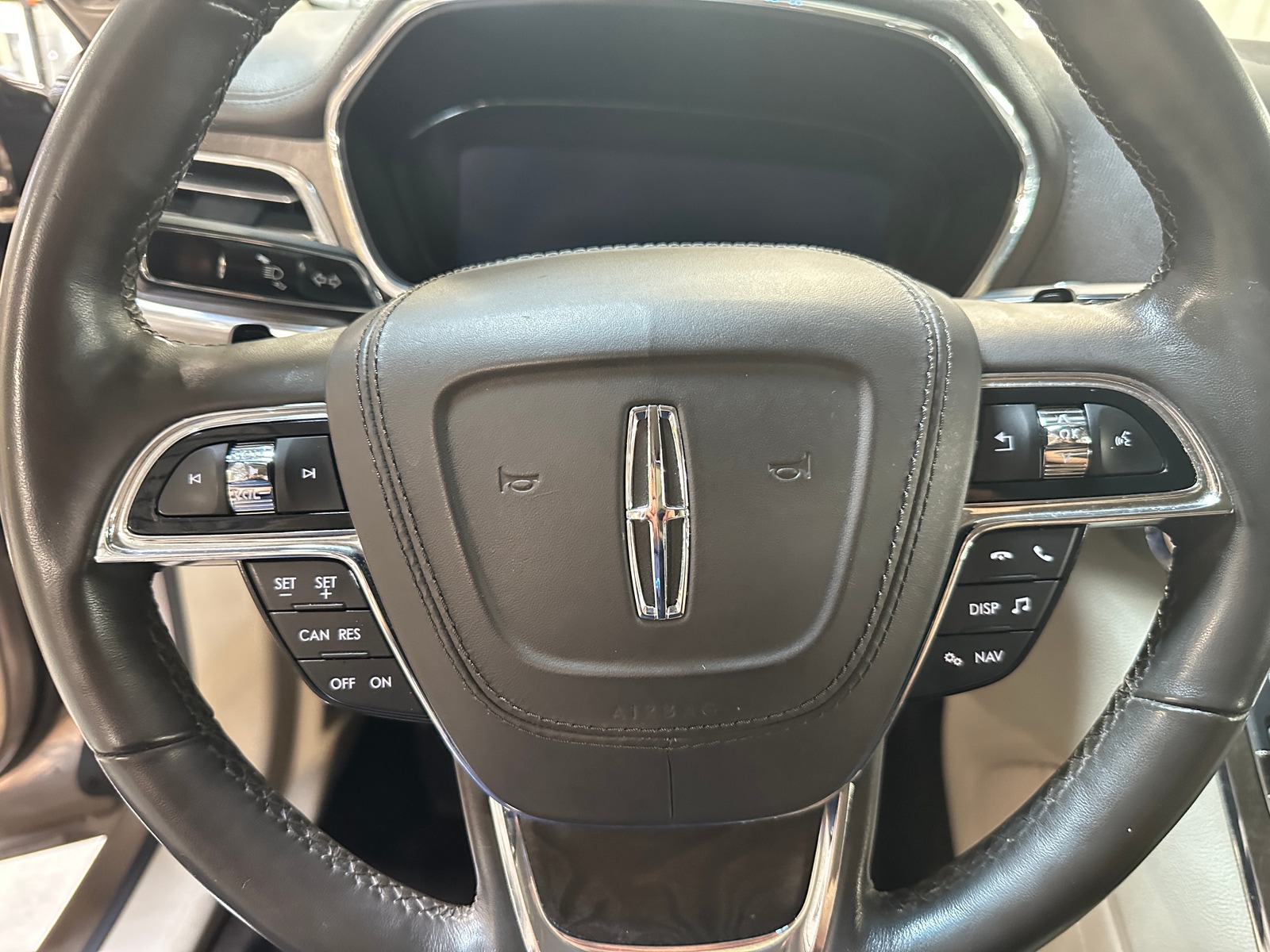 Thumbnail: 2018 Lincoln Continental - 5
