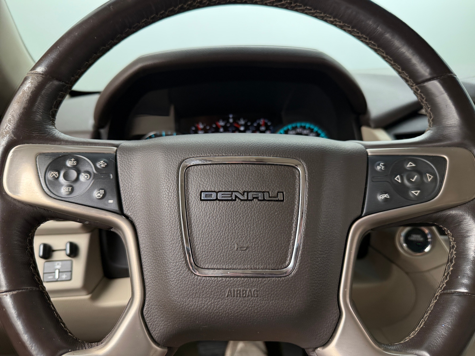 Thumbnail: 2018 GMC Yukon XL - 4