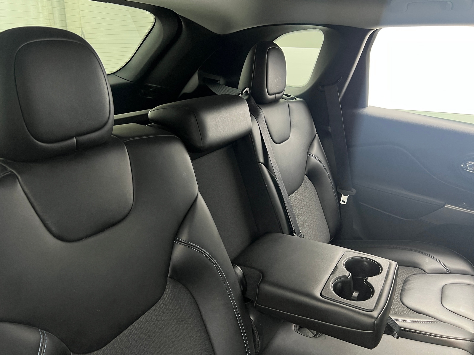 Thumbnail: 2020 Jeep Cherokee - 6