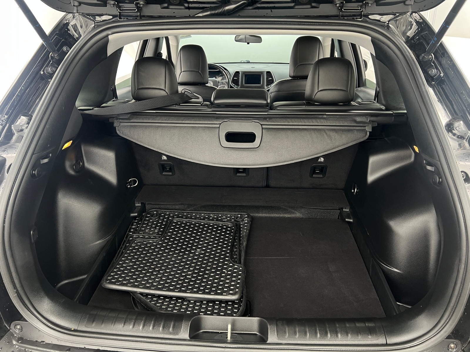 Thumbnail: 2020 Jeep Cherokee - 7