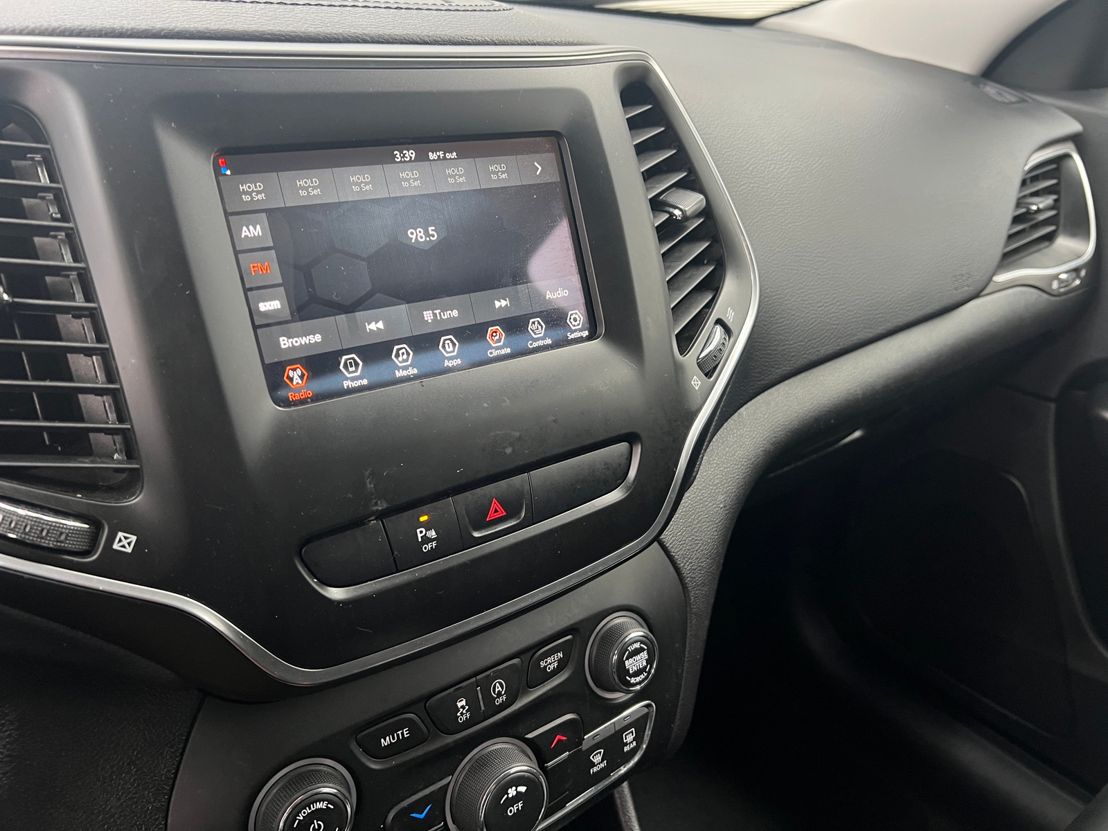 Thumbnail: 2020 Jeep Cherokee - 4