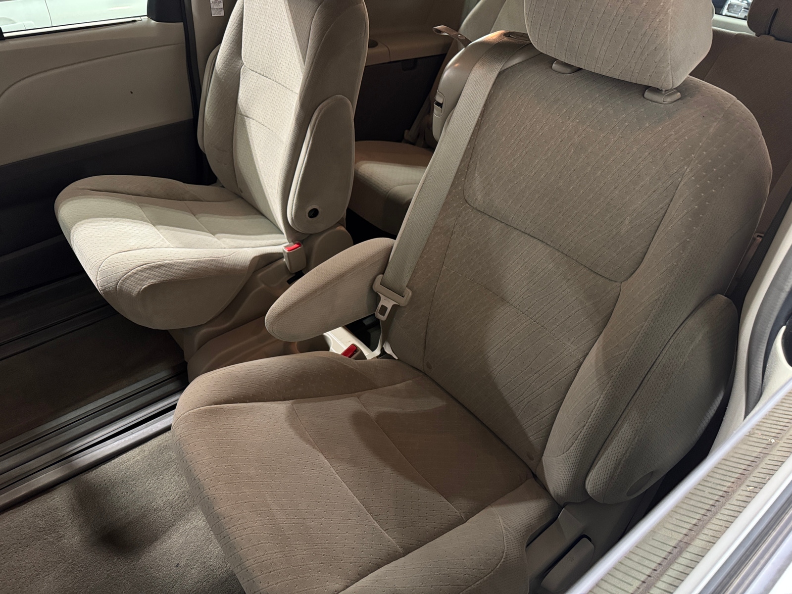 Thumbnail: 2015 Toyota Sienna - 6