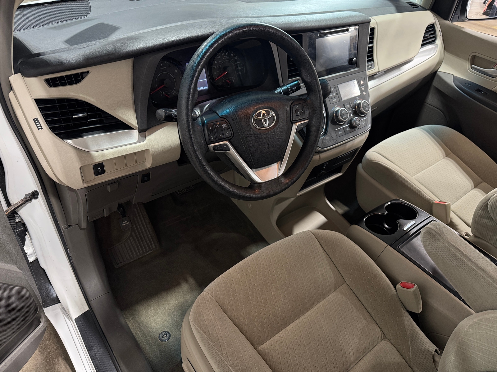 Thumbnail: 2015 Toyota Sienna - 3
