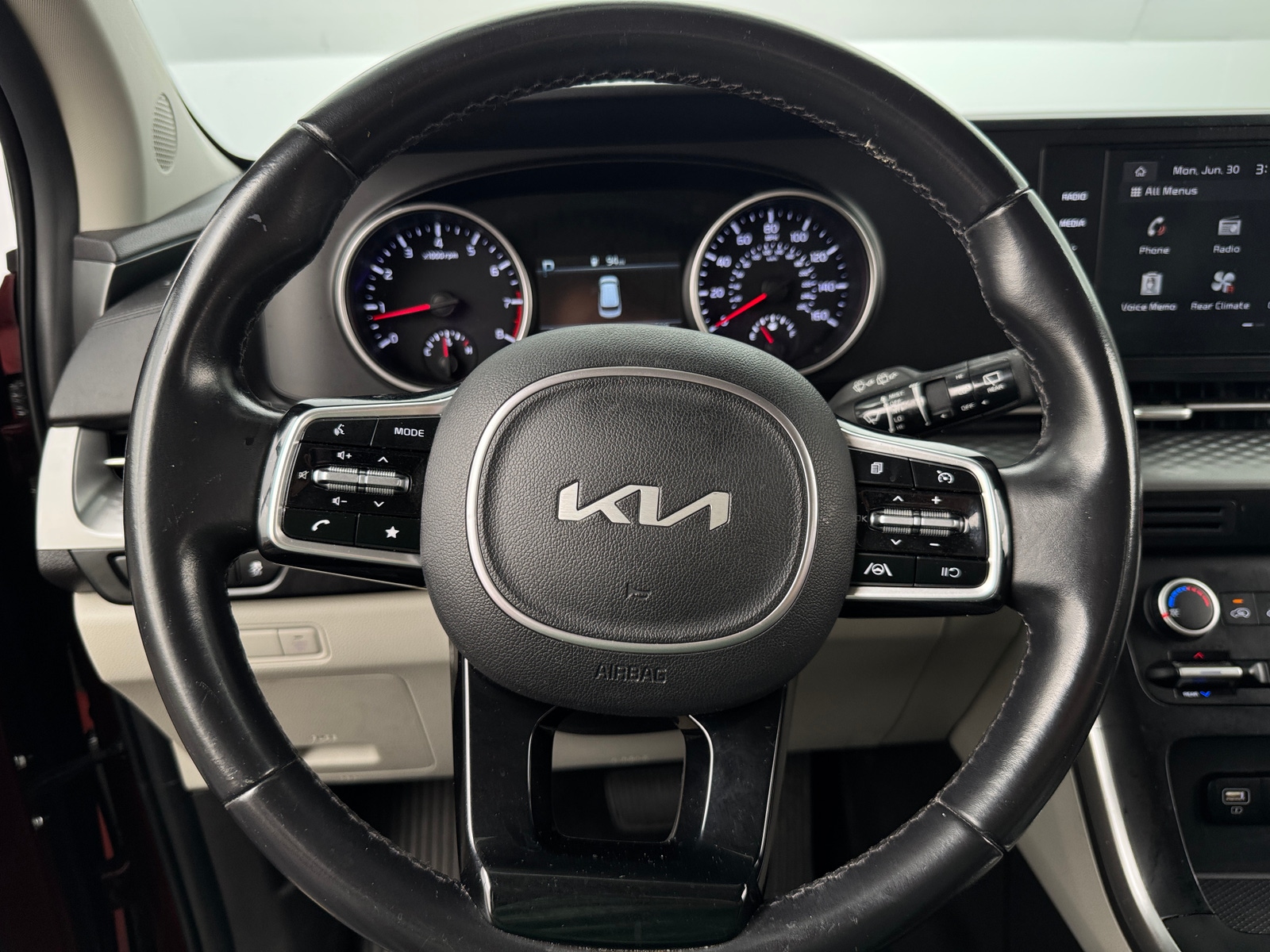 Thumbnail: 2022 Kia Carnival - 4