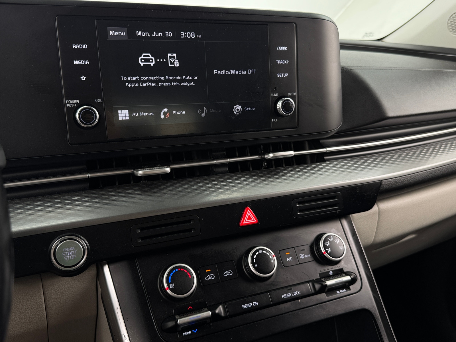Thumbnail: 2022 Kia Carnival - 3