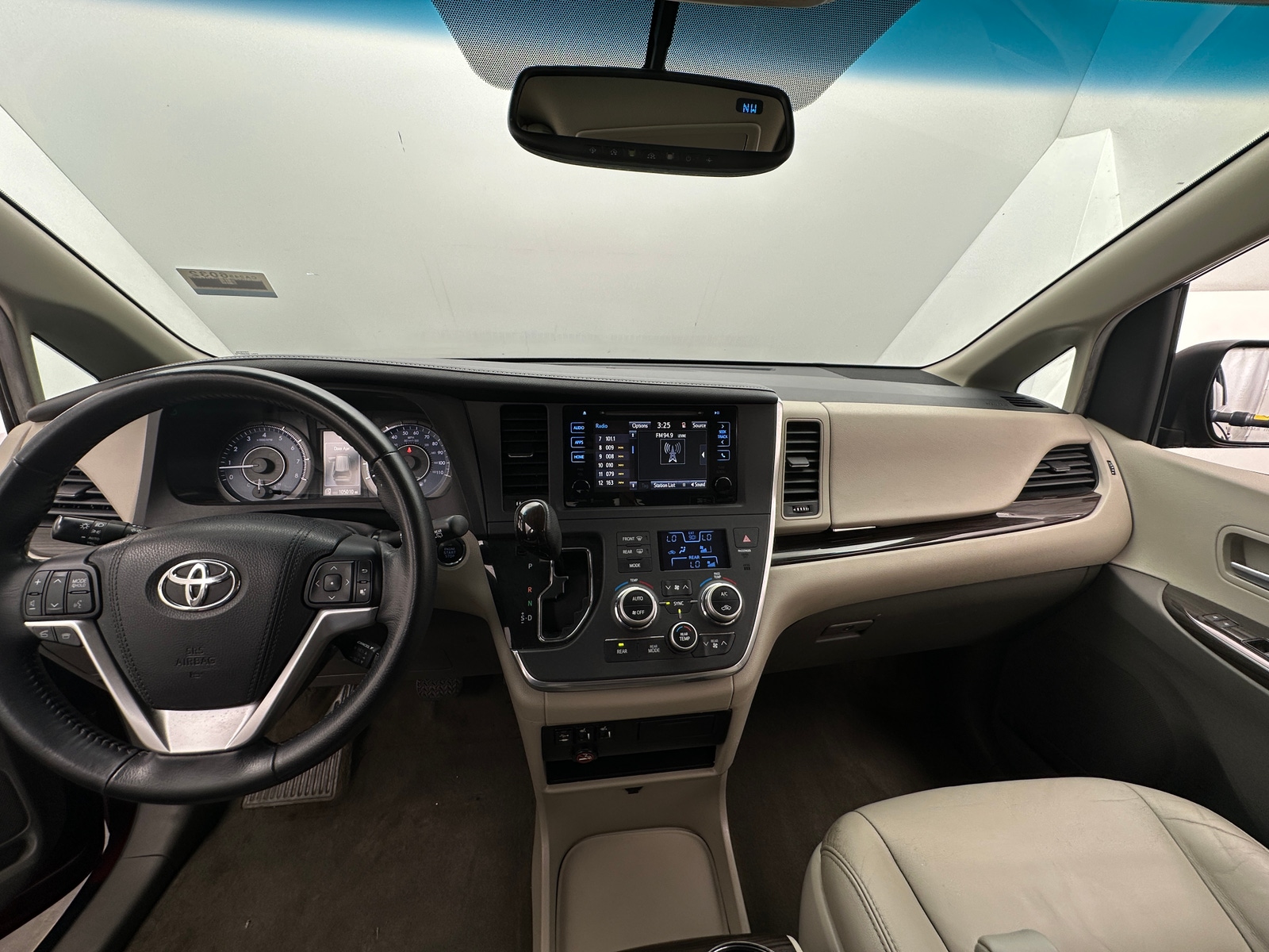 Thumbnail: 2015 Toyota Sienna - 2