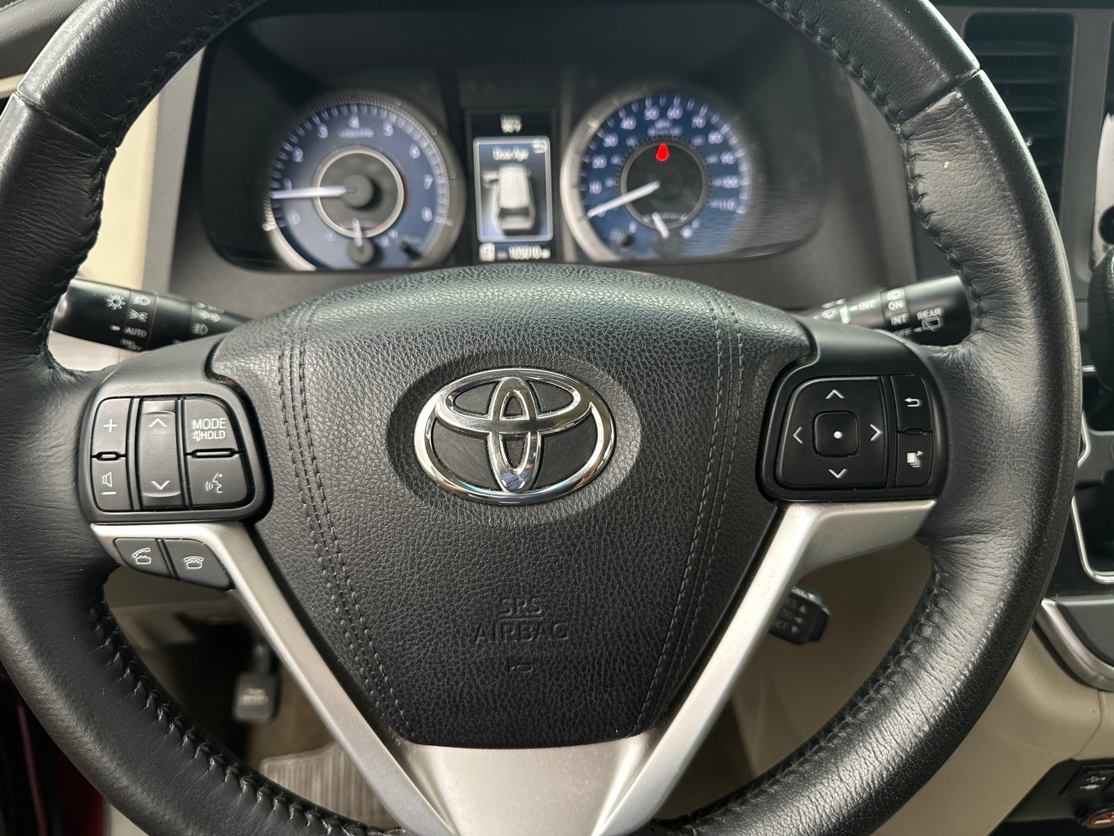 Thumbnail: 2015 Toyota Sienna - 4