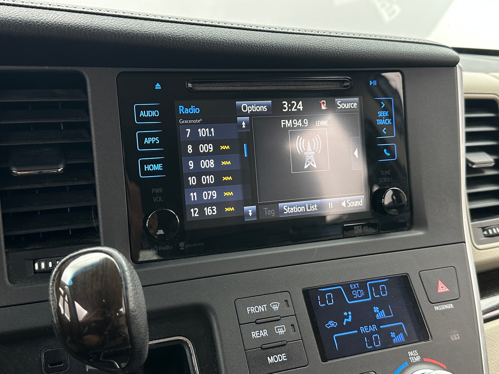 Thumbnail: 2015 Toyota Sienna - 3