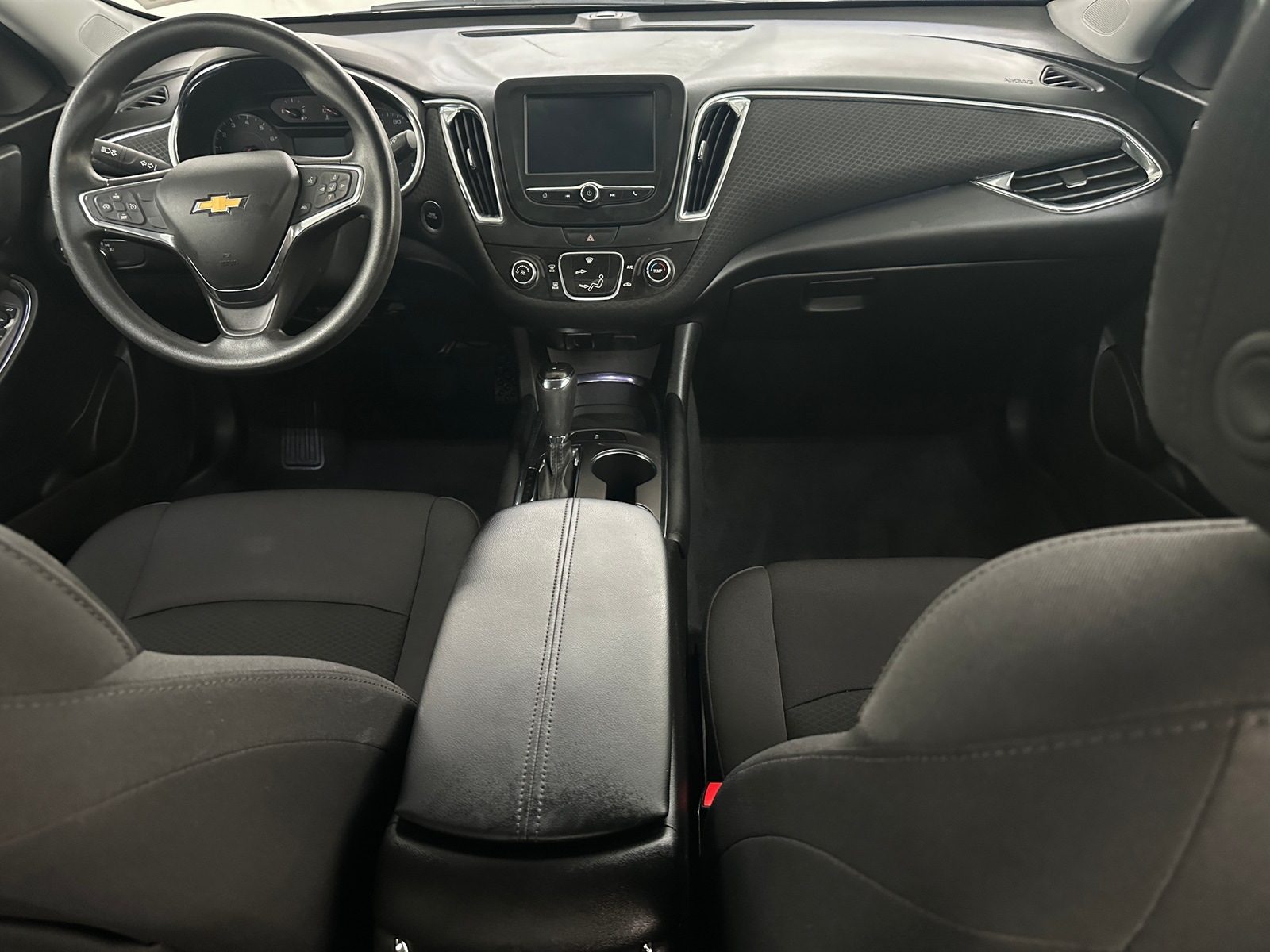 Thumbnail: 2017 Chevrolet Malibu - 3