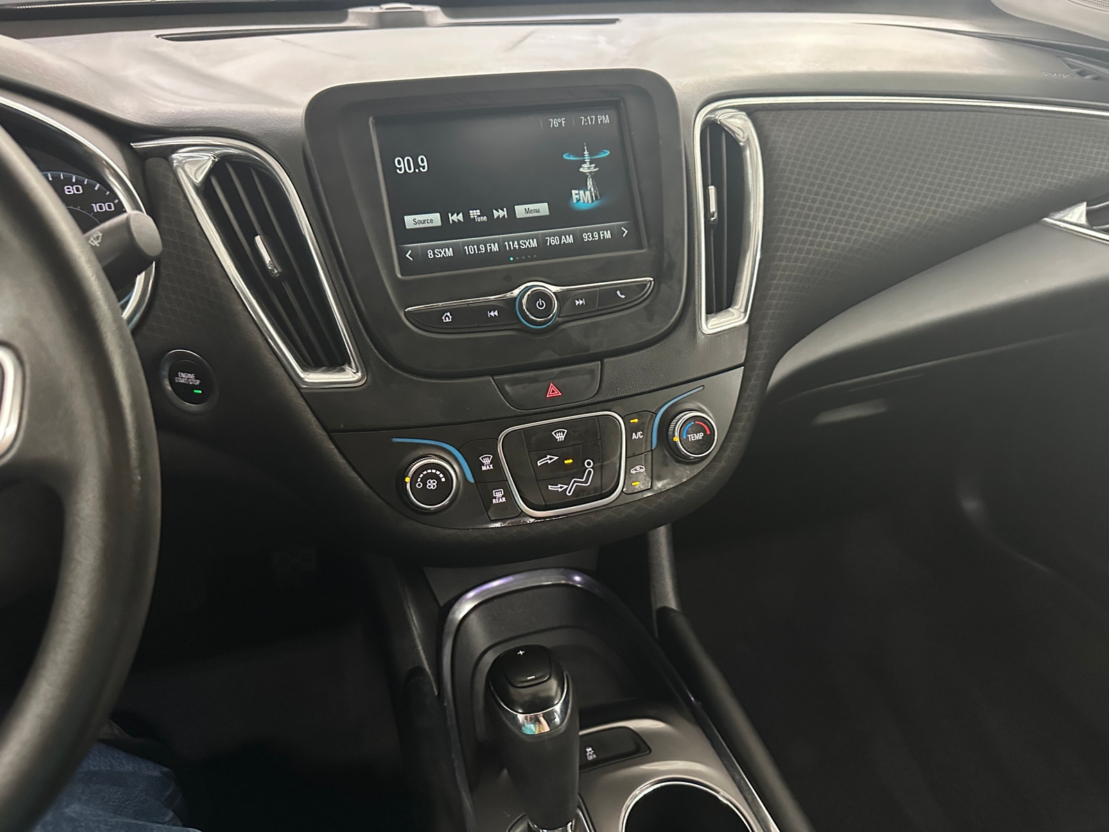 Thumbnail: 2017 Chevrolet Malibu - 4