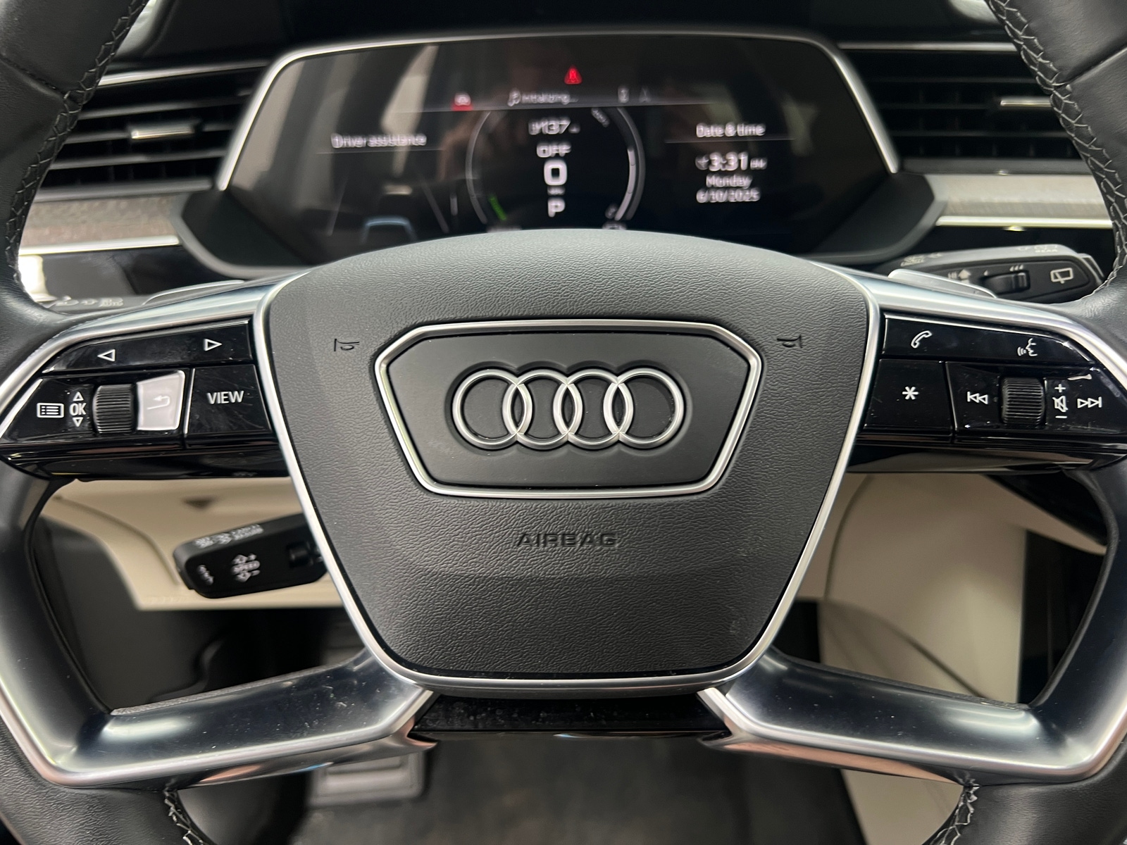 Thumbnail: 2022 Audi e-tron - 4