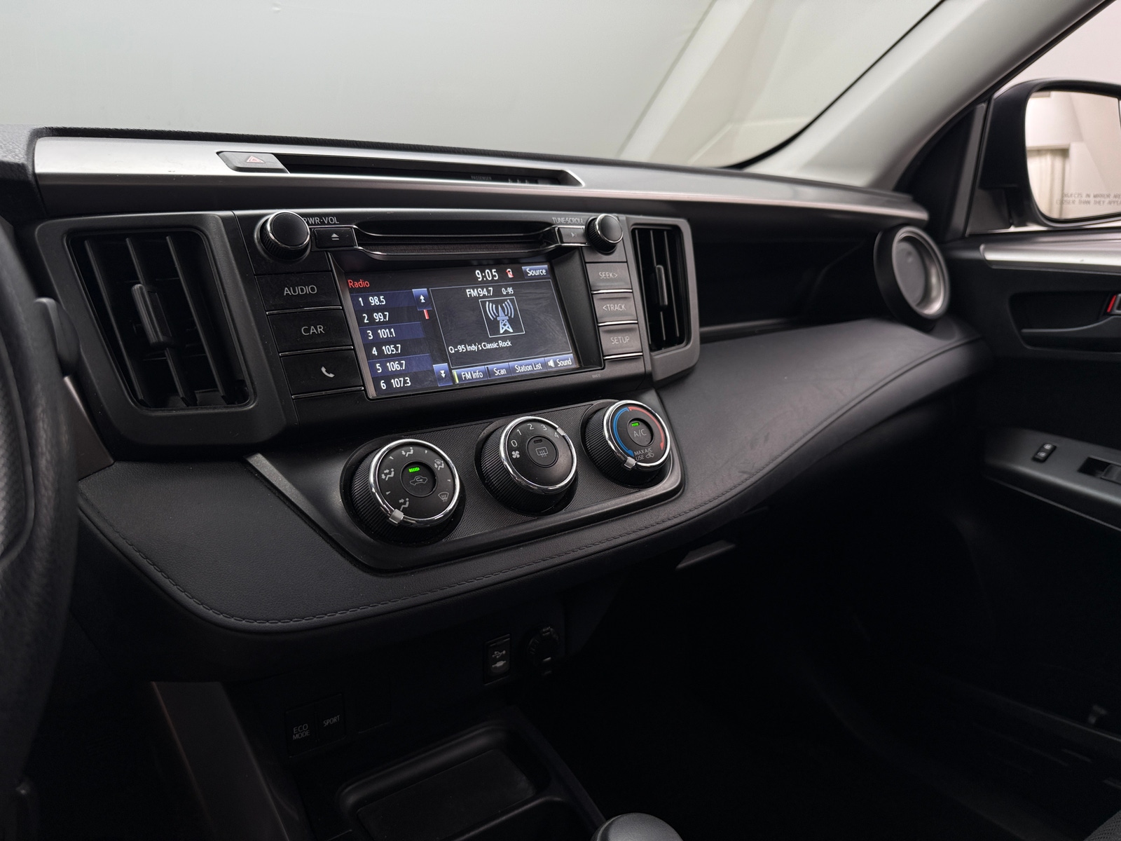 Thumbnail: 2018 Toyota RAV4 - 4