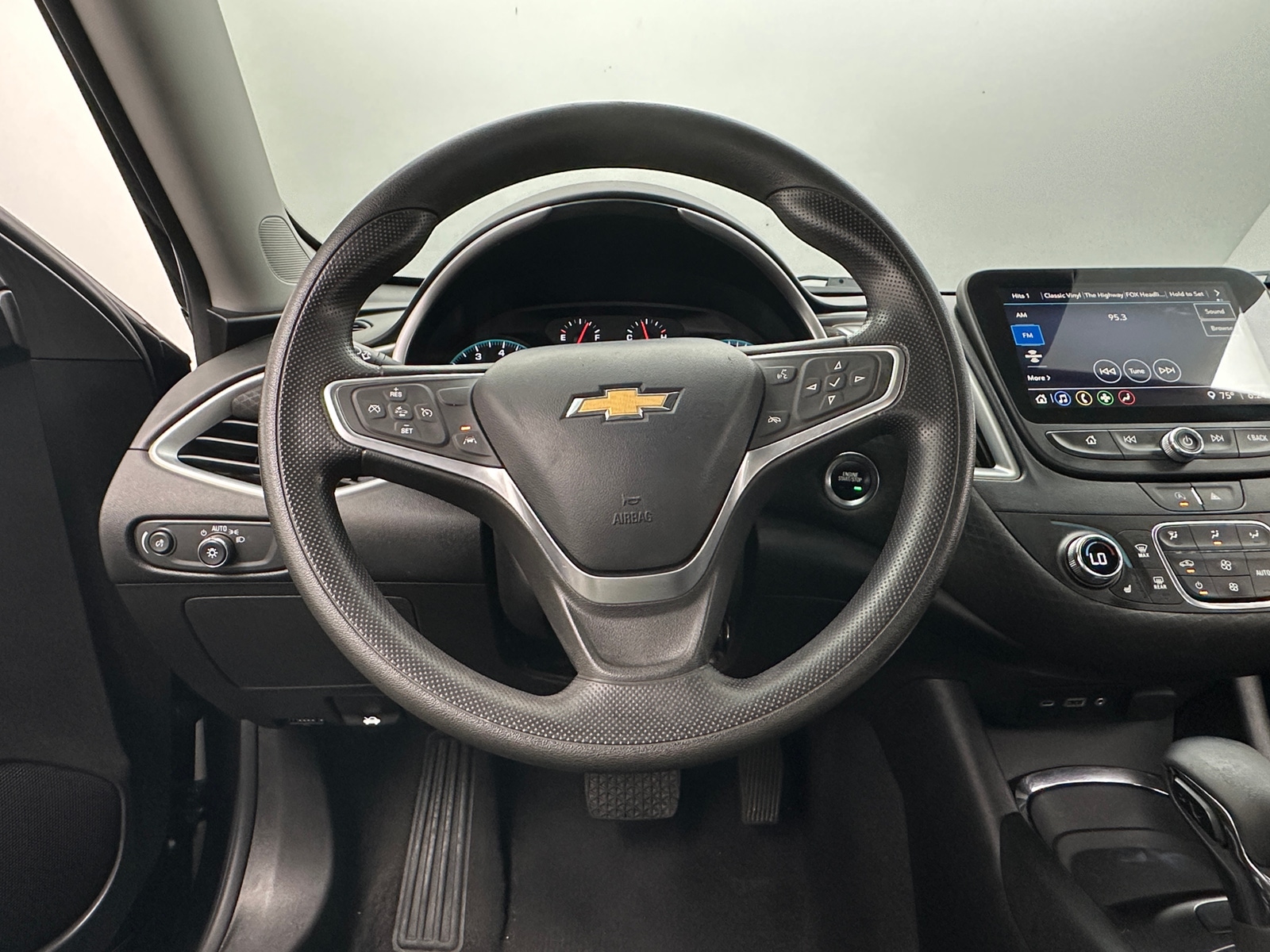 Thumbnail: 2023 Chevrolet Malibu - 5