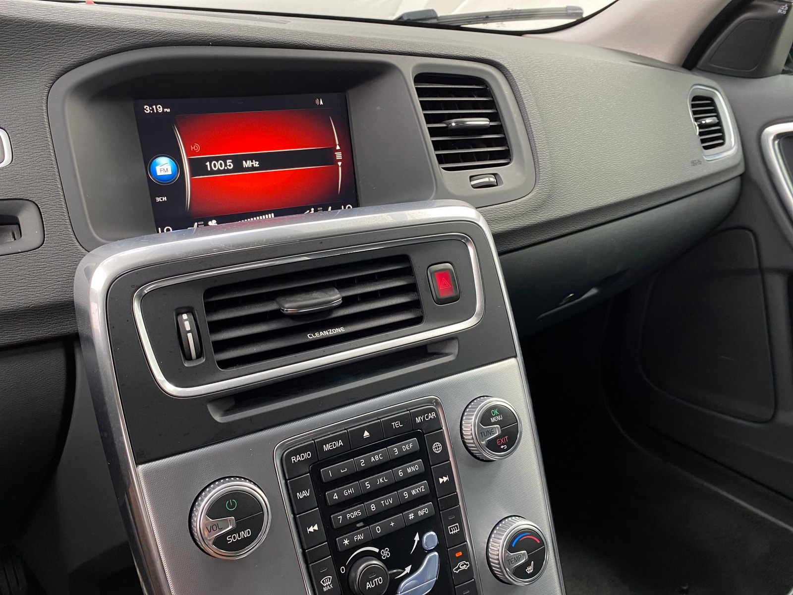 Thumbnail: 2017 Volvo V60 - 3