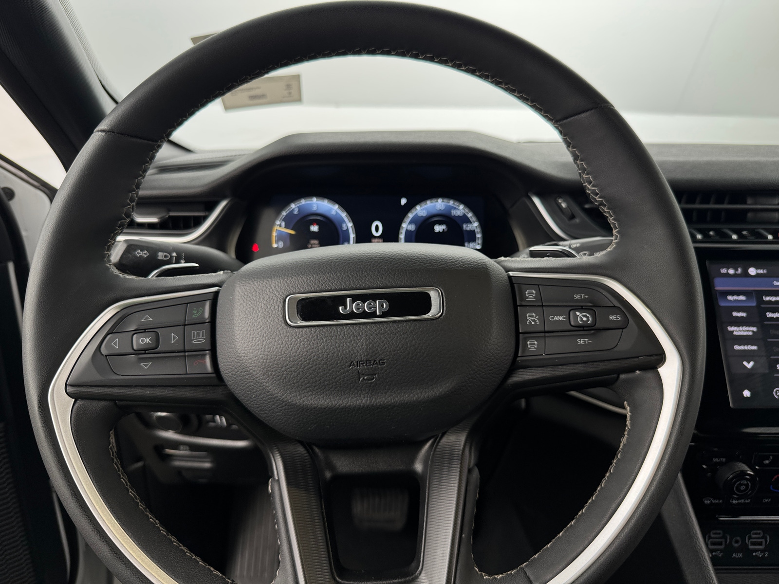 Thumbnail: 2024 Jeep Grand Cherokee L - 4