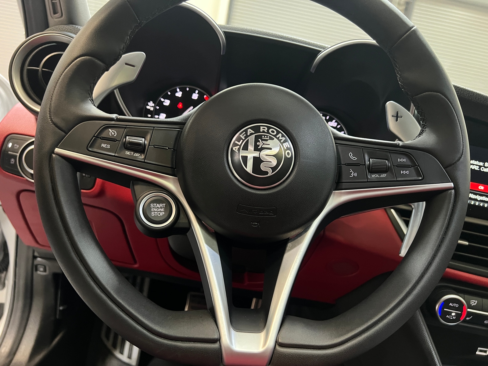 Thumbnail: 2019 Alfa Romeo Giulia - 4