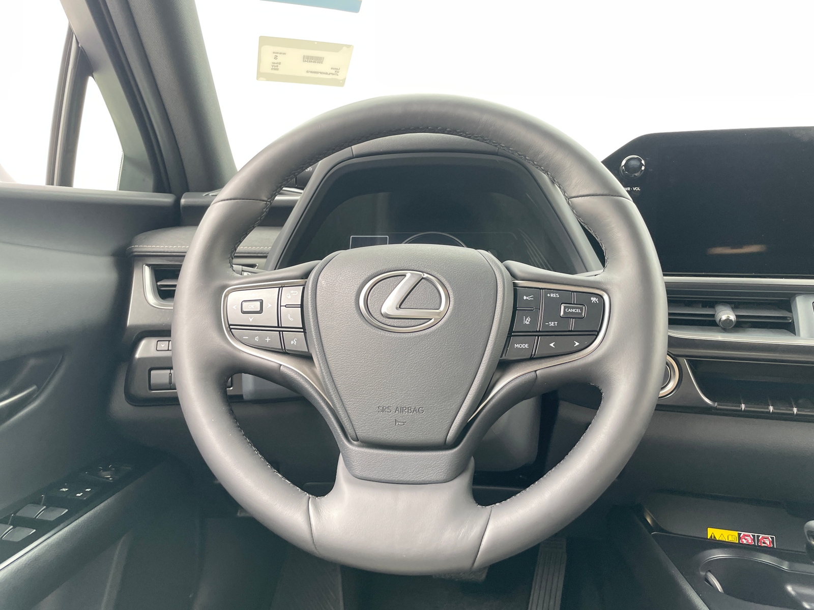 Thumbnail: 2023 Lexus UX - 4