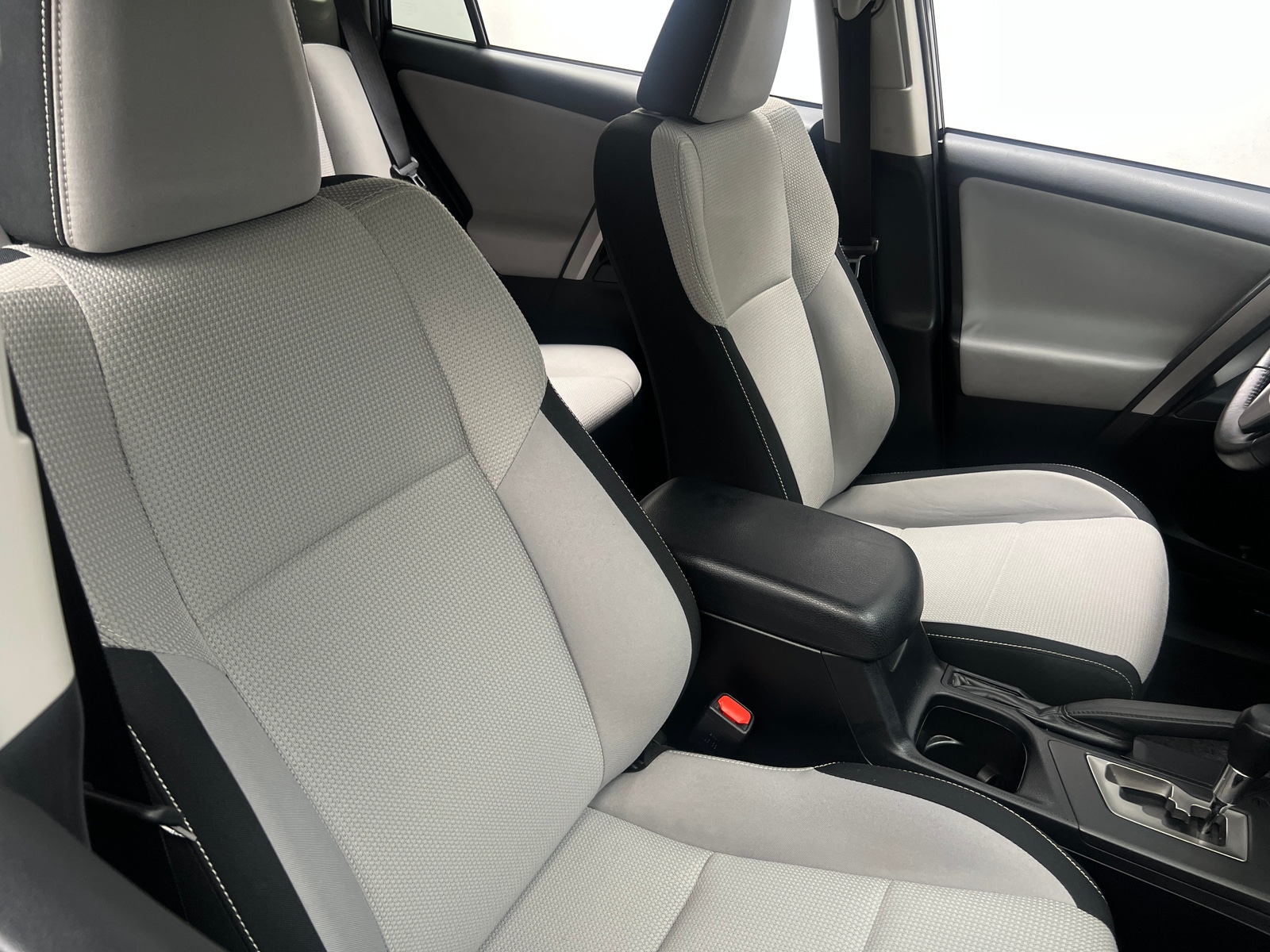 Thumbnail: 2016 Toyota RAV4 - 2