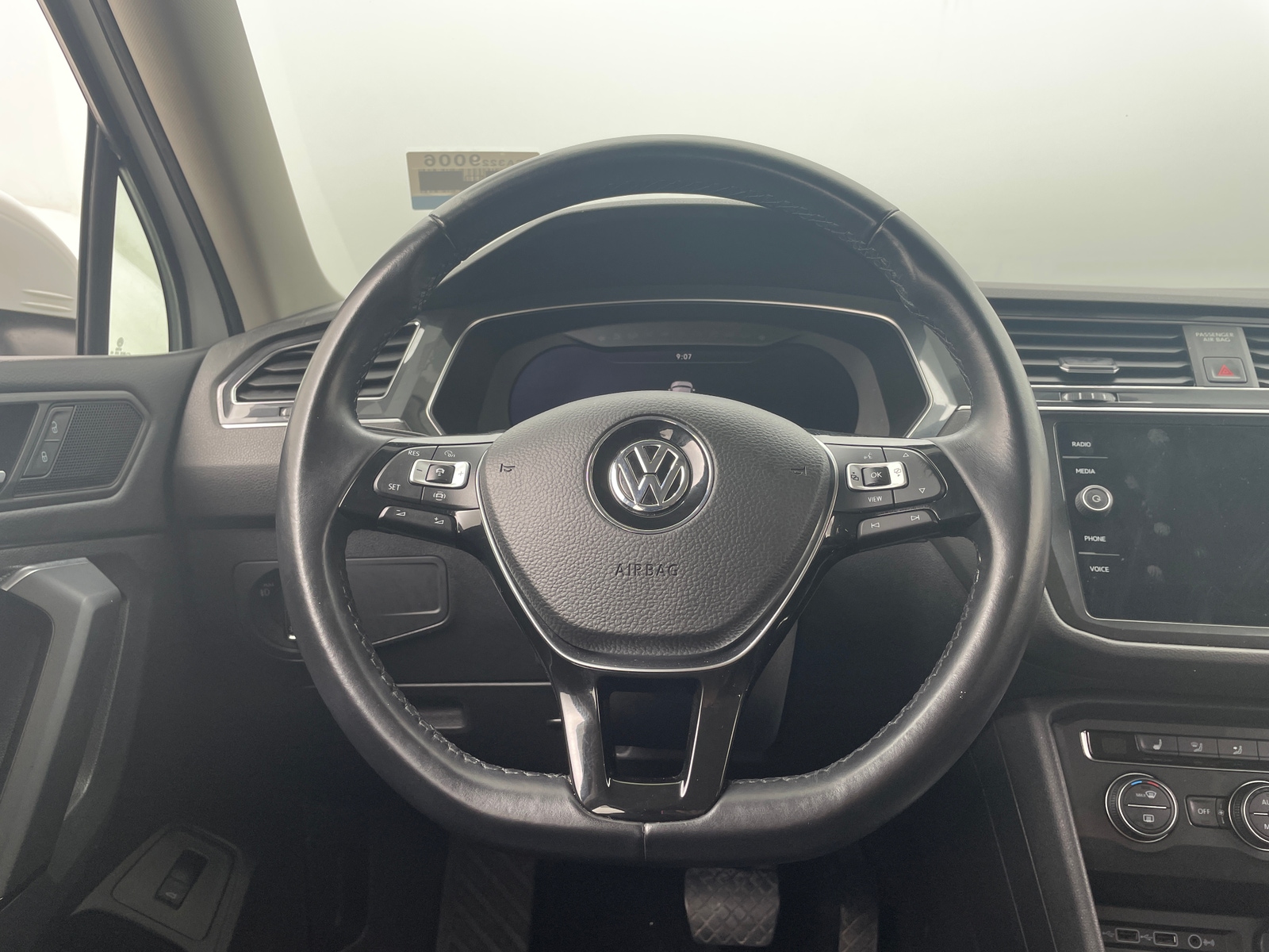 Thumbnail: 2019 Volkswagen Tiguan - 4