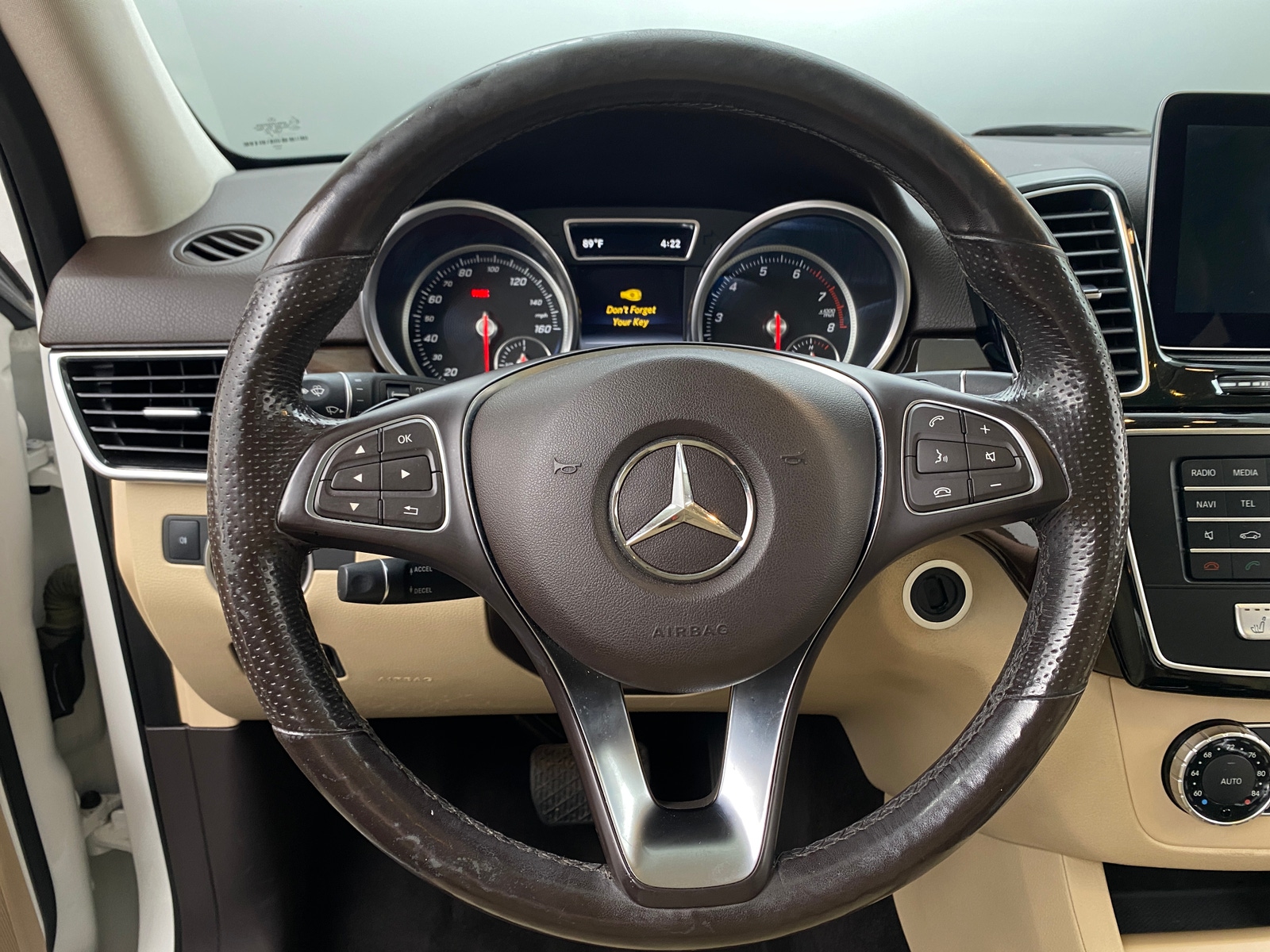 Thumbnail: 2017 Mercedes-Benz GLE - 4