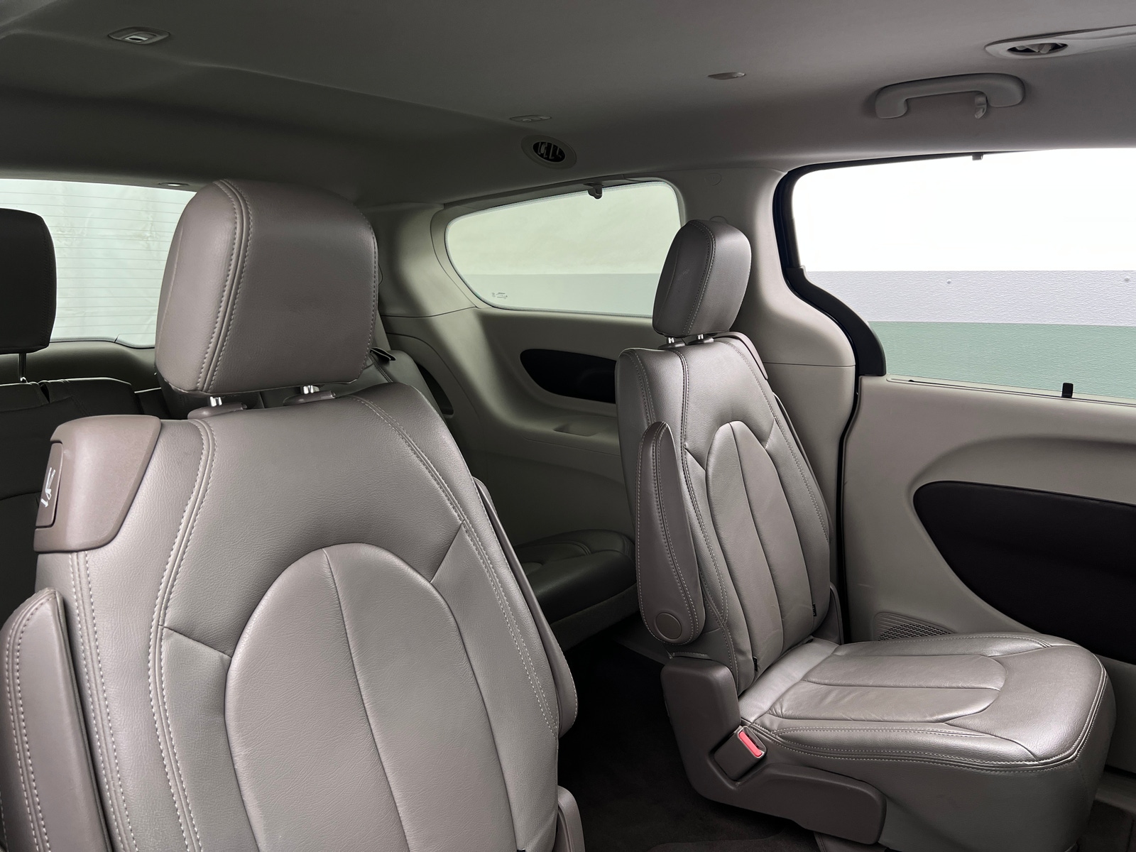 Thumbnail: 2018 Chrysler Pacifica - 6