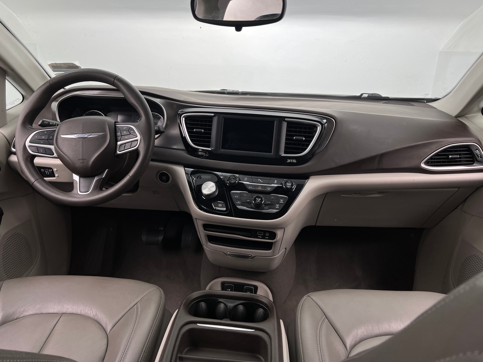 Thumbnail: 2018 Chrysler Pacifica - 3