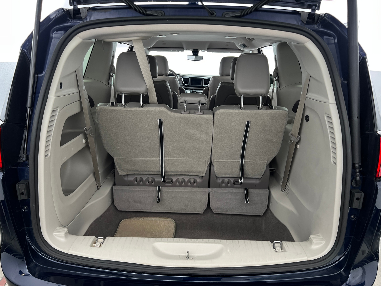 Thumbnail: 2018 Chrysler Pacifica - 7