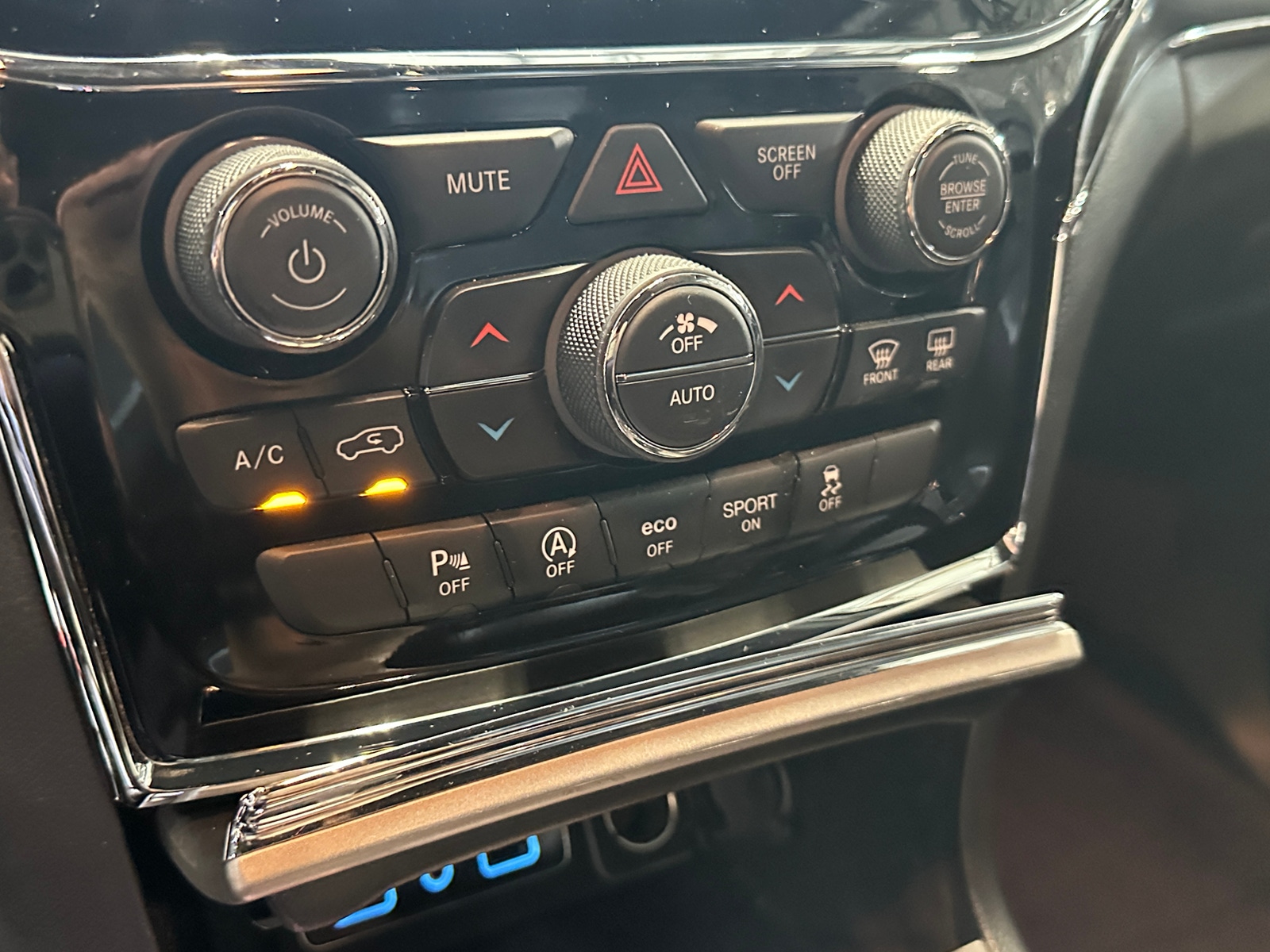 Thumbnail: 2019 Jeep Grand Cherokee - 3